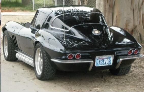 License plate reads: 4AEAVOR