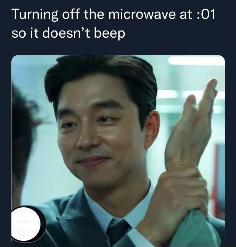 Turning off the microwave at 01 so it doesnt beep