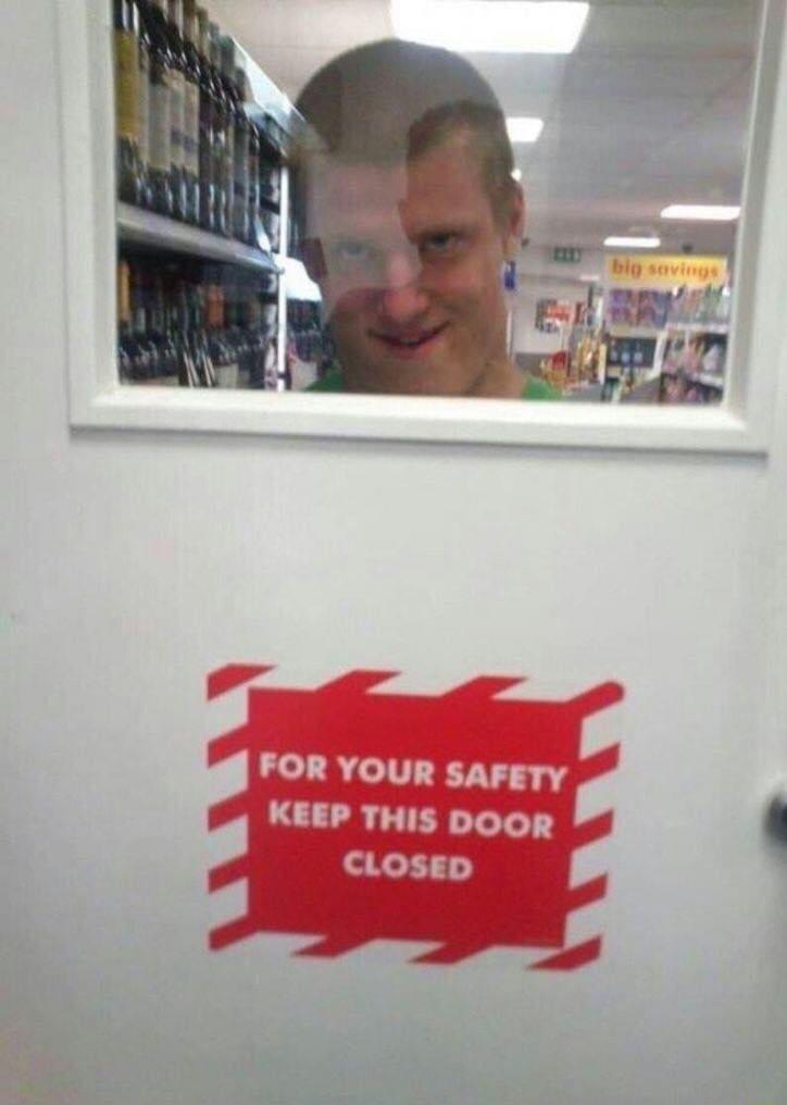 L LA TITY SAFETY KEEP THIS DOOR CLOsED