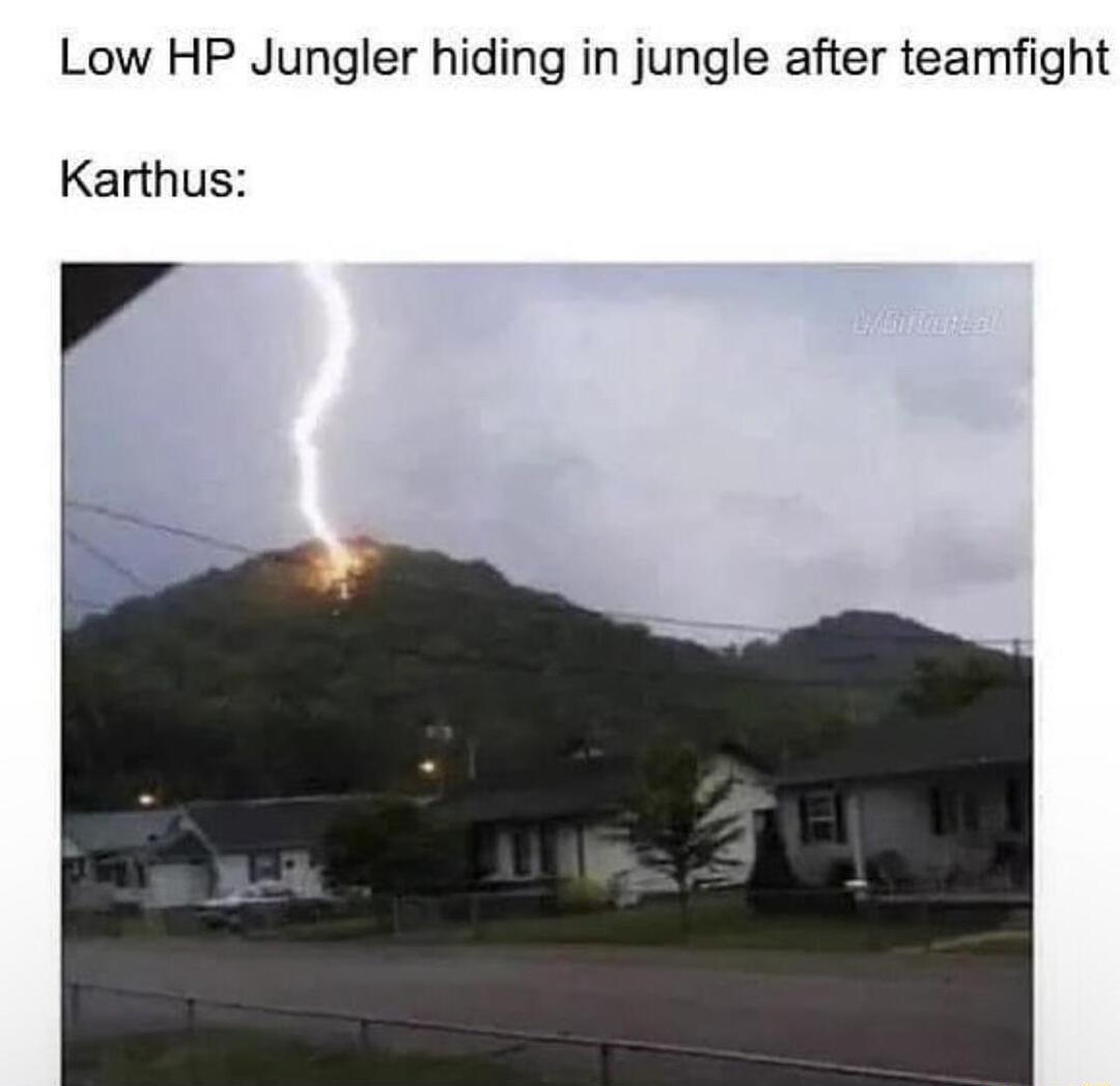 Low HP Jungler hiding in jungle after teamfight Karthus