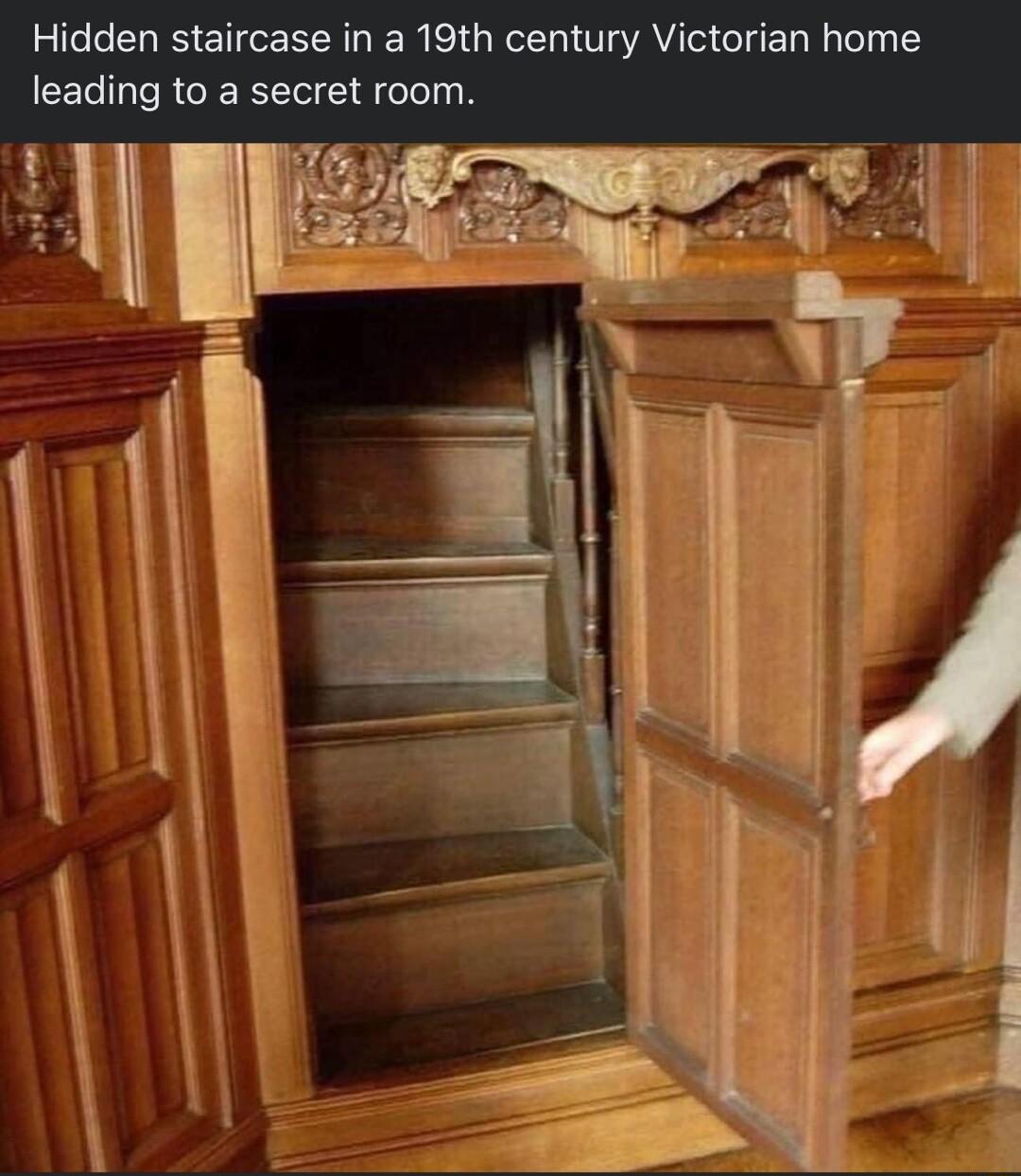 Hidden staircase in a 19th century Victorian home CECERCERE Sl i