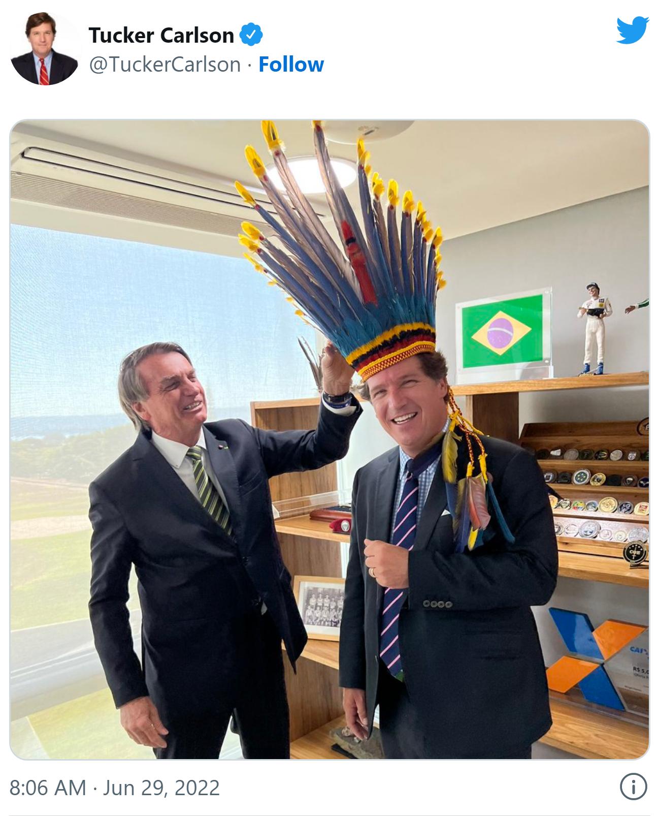 B Tucker Carlson v QP TuckerCarlson Follow