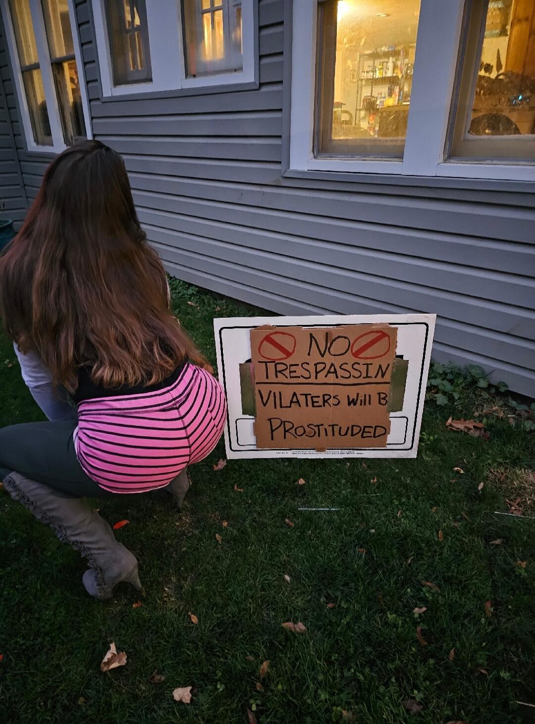 NO TRESPASSIN VILATERS WILL B PROSTITUDED