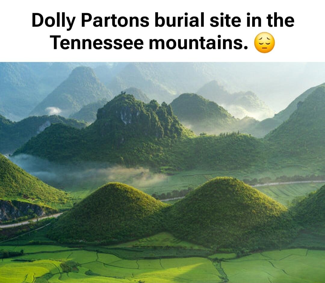 Dolly Partons burial site in the Tennessee mountains. 🥺