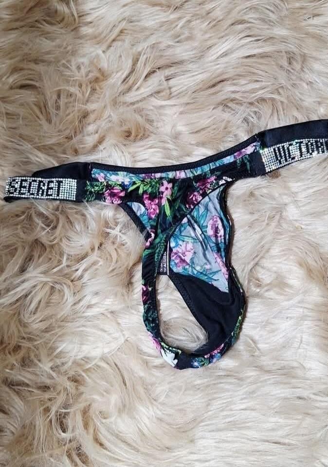 SECRET VICTORIA'S