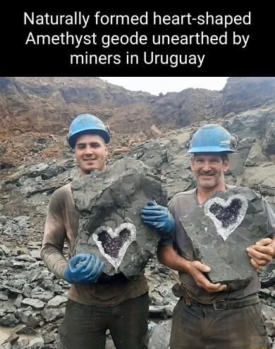 INEYTTENYA eldaaTe Mg IFoTa s EToITe Amethyst geode unearthed by miners in Uruguay