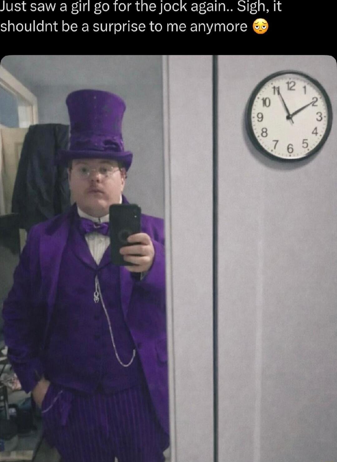 Just saw a girl go for the jock again.. Sigh, it shouldn't be a surprise to me anymore 😳