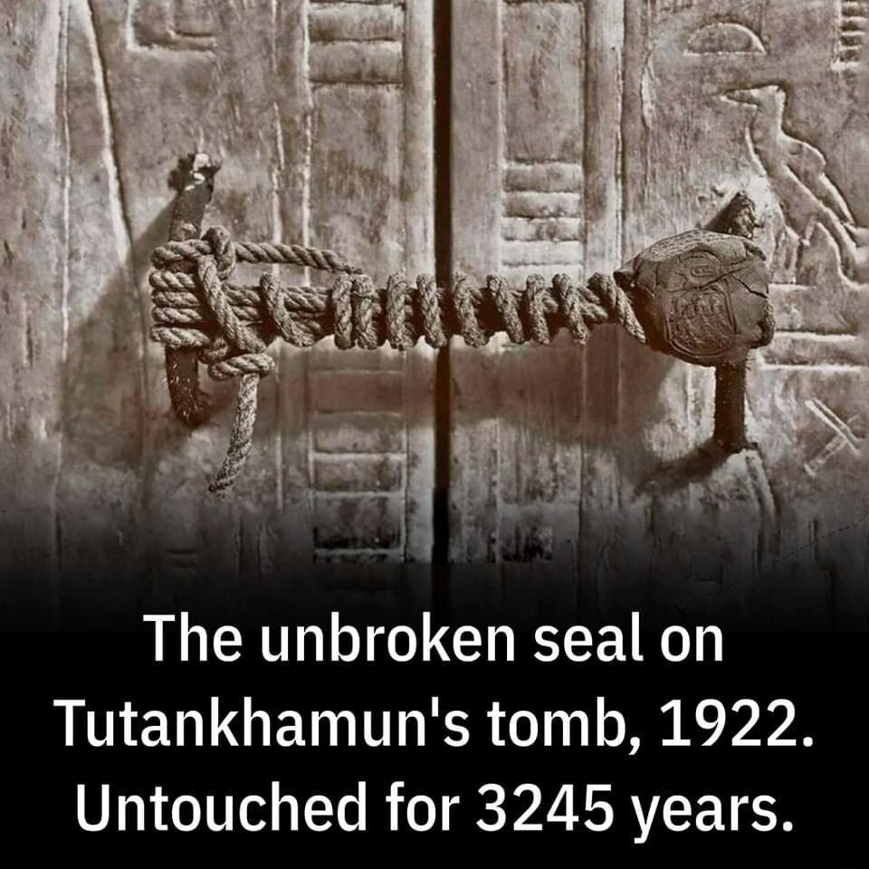 The unbroken seal on LNEGVGEM TR 10 A v Untouched for 3245 years
