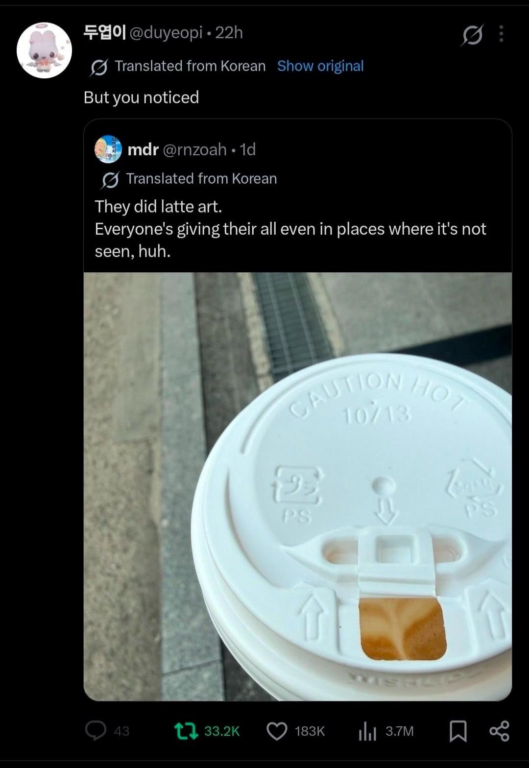 But you noticed. They did latte art. Everyone's giving their all even in places where it's not seen, huh. CAUTION HOT.