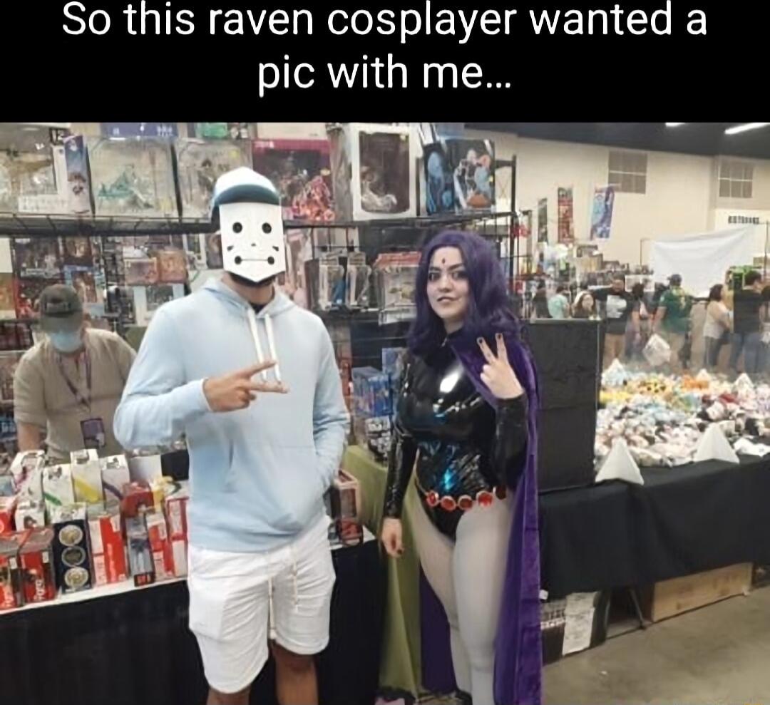 So this raven cosplayer wanted a pic with me