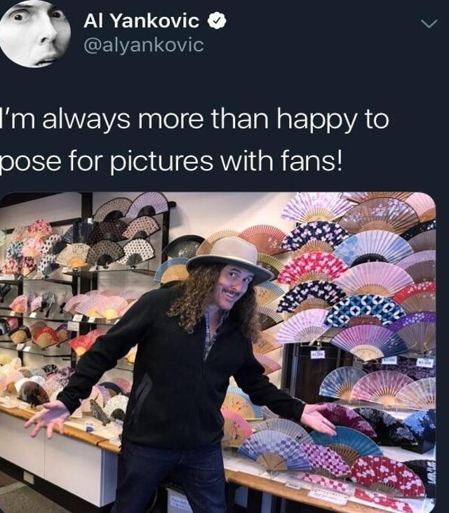 AR ELIGVIY v EIVET eIVl m always more than happy to pose for pictures with fans