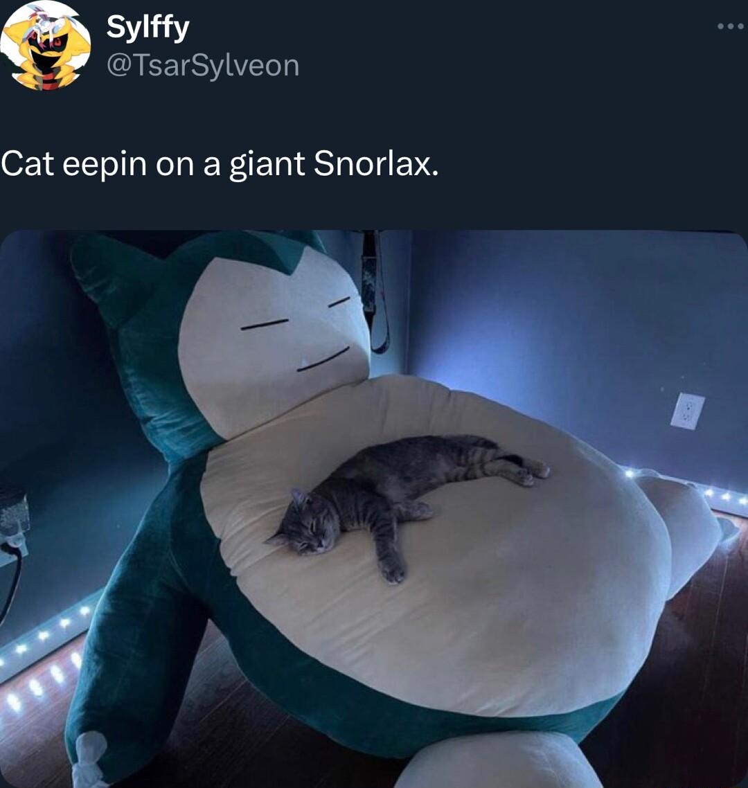 Sylffy TsarSylveon Cat eepin on a giant Snorlax