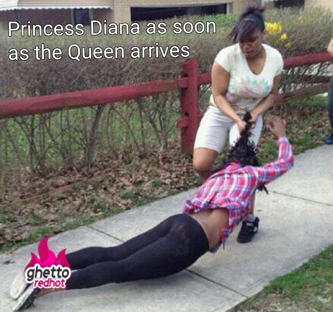 JRain as the Queen arrives