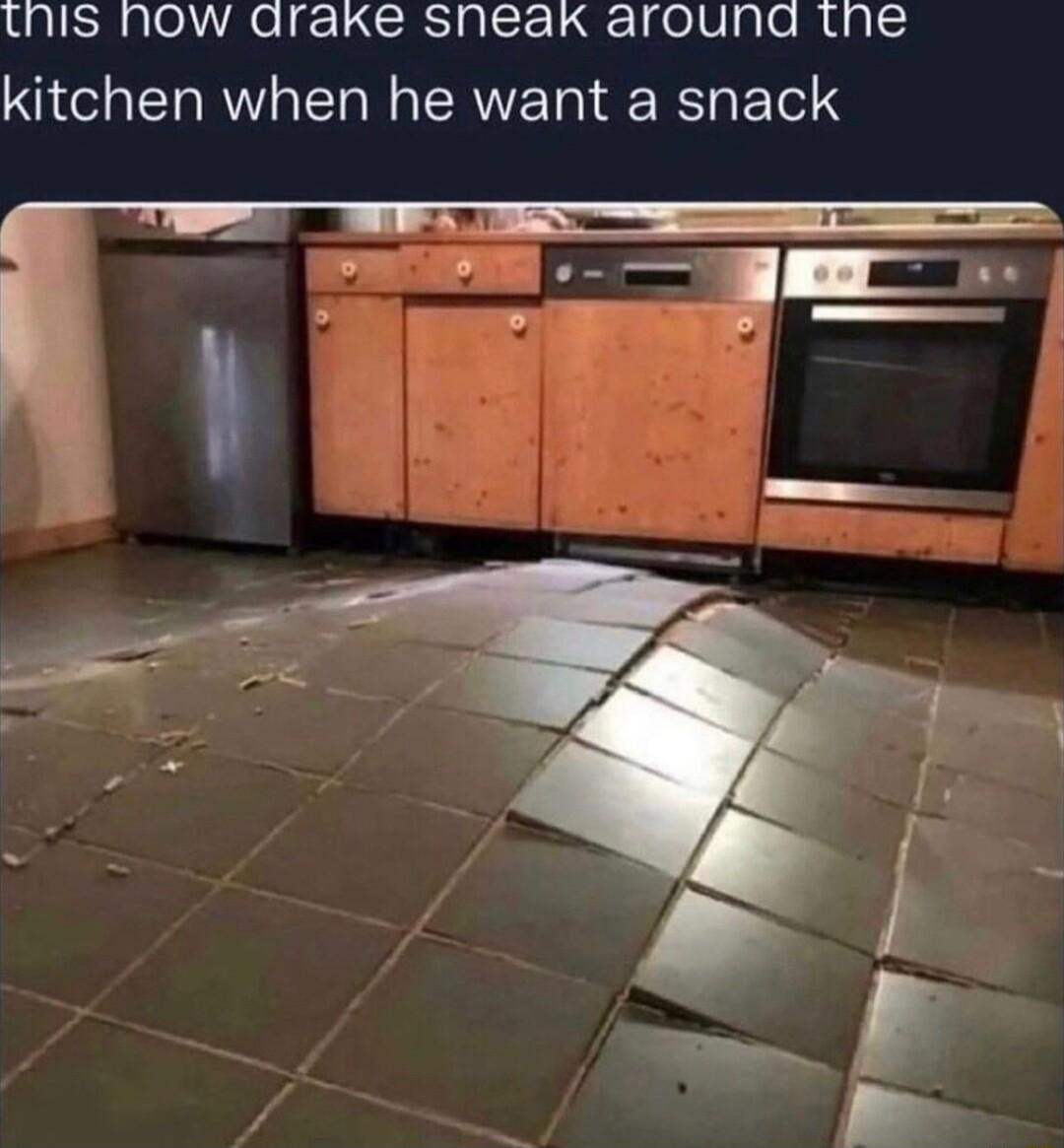 NIS hOw arake sneak around tne kitchen when he want a snack