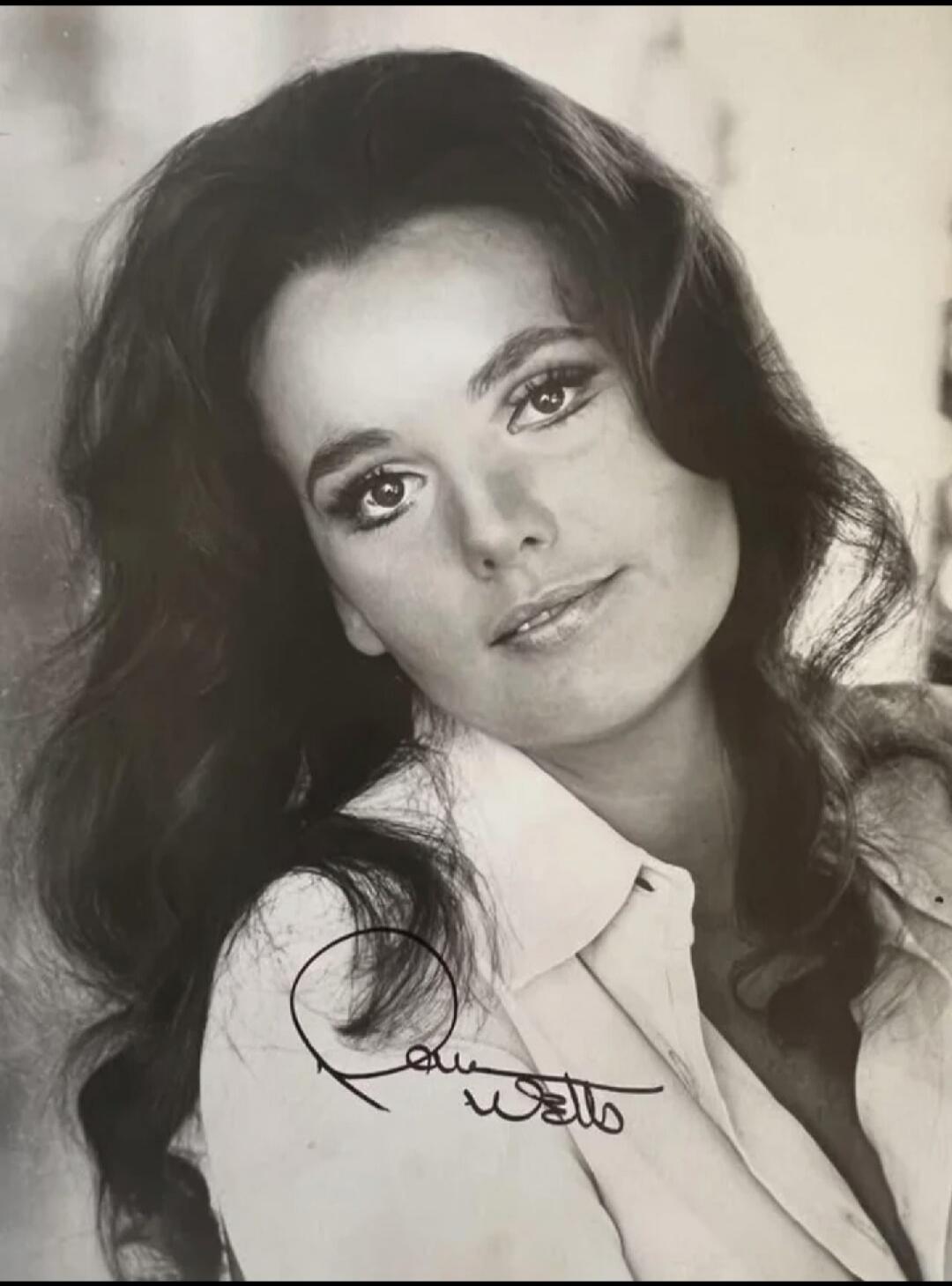 Autograph of Raquel Welch.