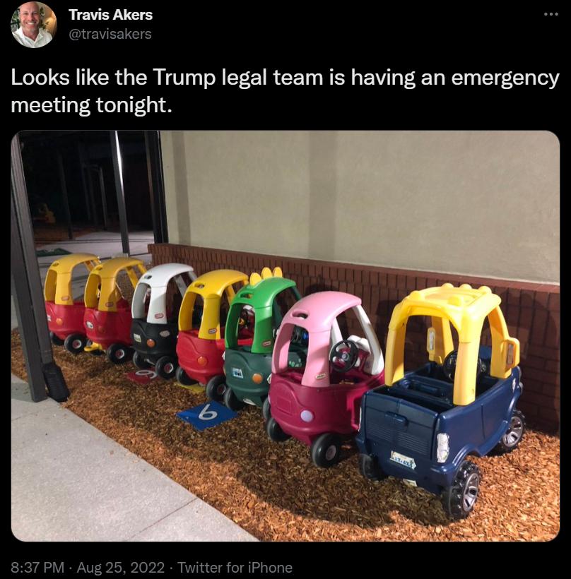 Travis Akers travisaker Looks like the Trump legal team is having an emergency meeting tonight